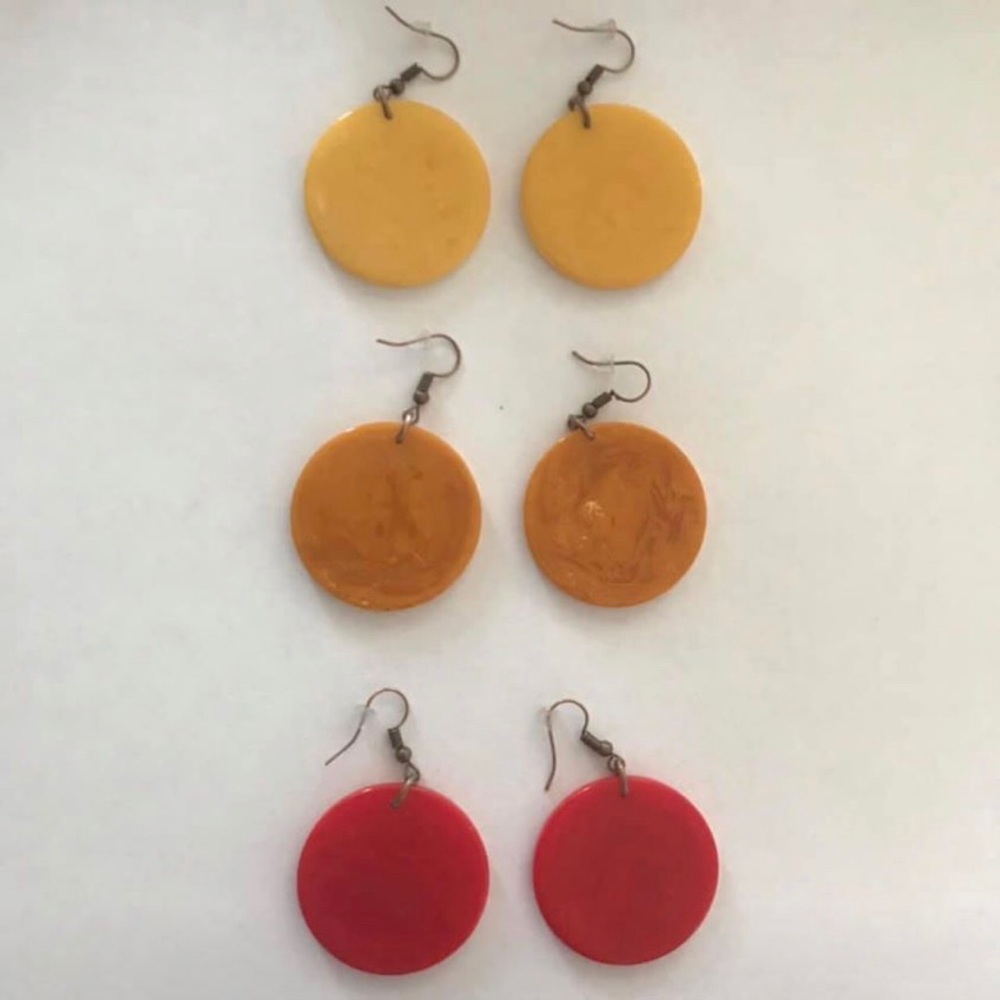 Vintage marbleized bakelite earrings!